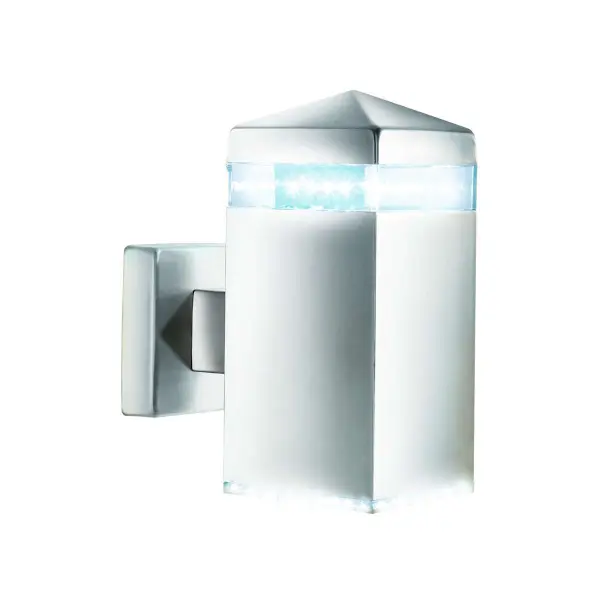 Satin SilverIp44 32 Led Outdoor Wall Light With Clear Diffuser